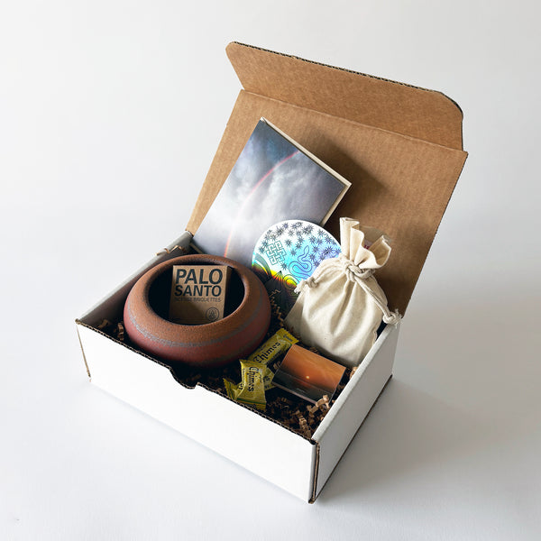 GIFT BOX: Rock Vessel & Palo Santo / Rainbow Rings TXD