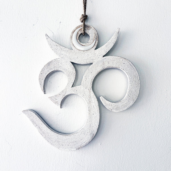 OM: Crescent