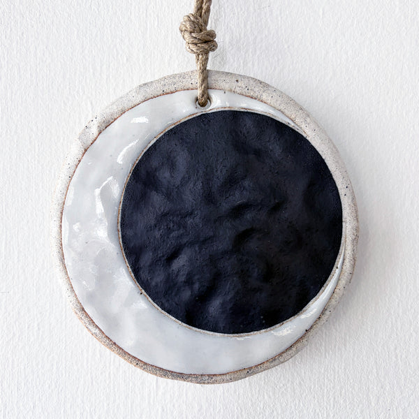 Ornament Rnd Large: Crescent Indigo