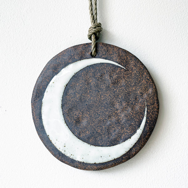 Ornament Large Rnd: Crescent / Tucker