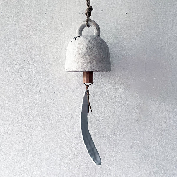 Thrown Bell Round: Featherbone / Hamm