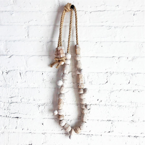 Garland27 Pare SM: White w/Balls