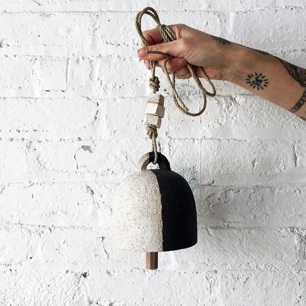 Thrown Bell Round: Black & White
